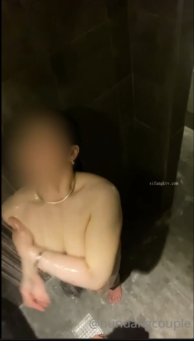 #精选 #潮喷 暴扣淫荡骚逼 高潮直喷水